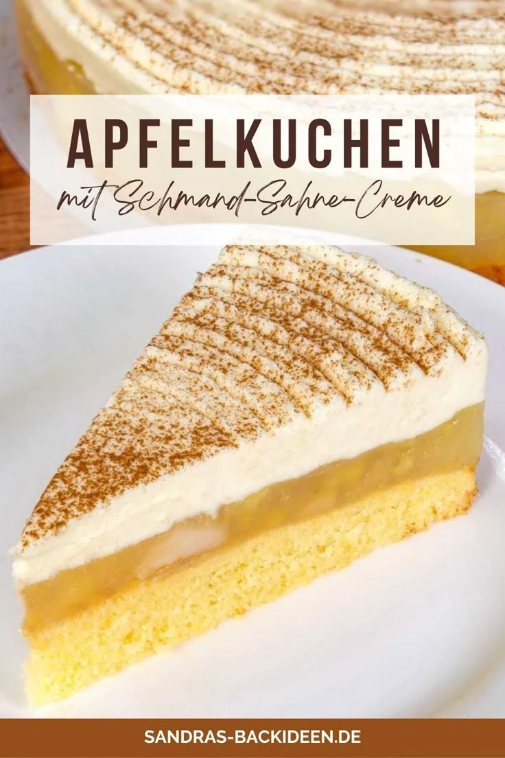 Apfel Schmand Kuchen mit fruchtigem Apfelkompott auf einem Teller