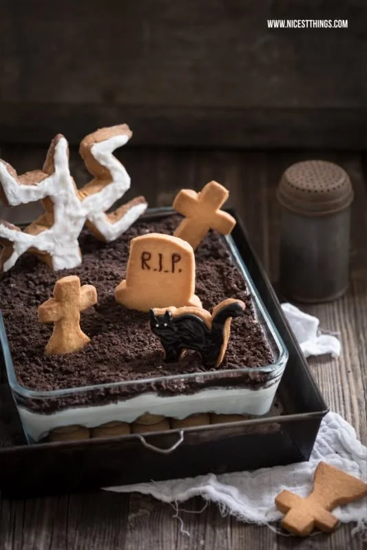 Friedhof Nachtisch mit Grabstein Keksen für Halloween Dessert