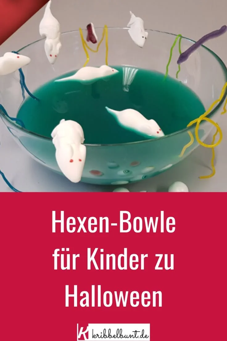 Hexen-Bowle für Halloween in einem gruseligen Getränkegefäß serviert