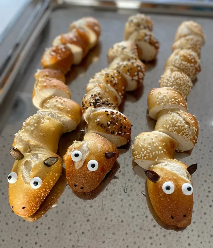 Schlangen aus Laugengebäck für den Kindergeburtstag