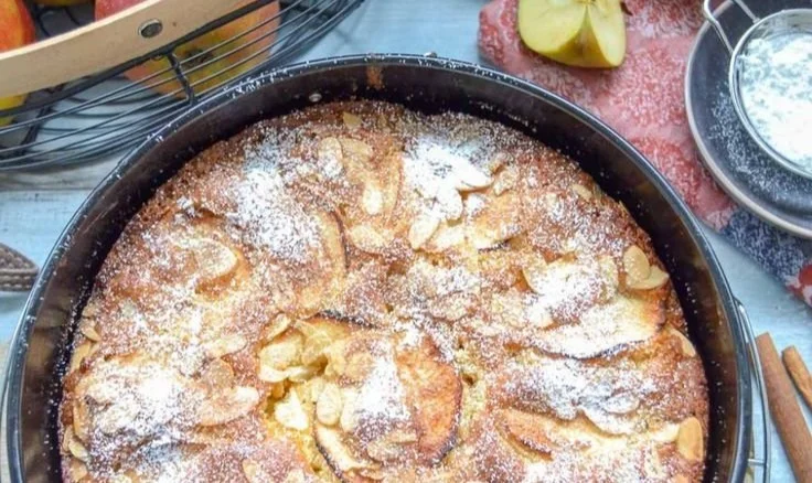 Omas einfaches Apfelkuchen Rezept mit frischen Äpfeln und leckerem Teig