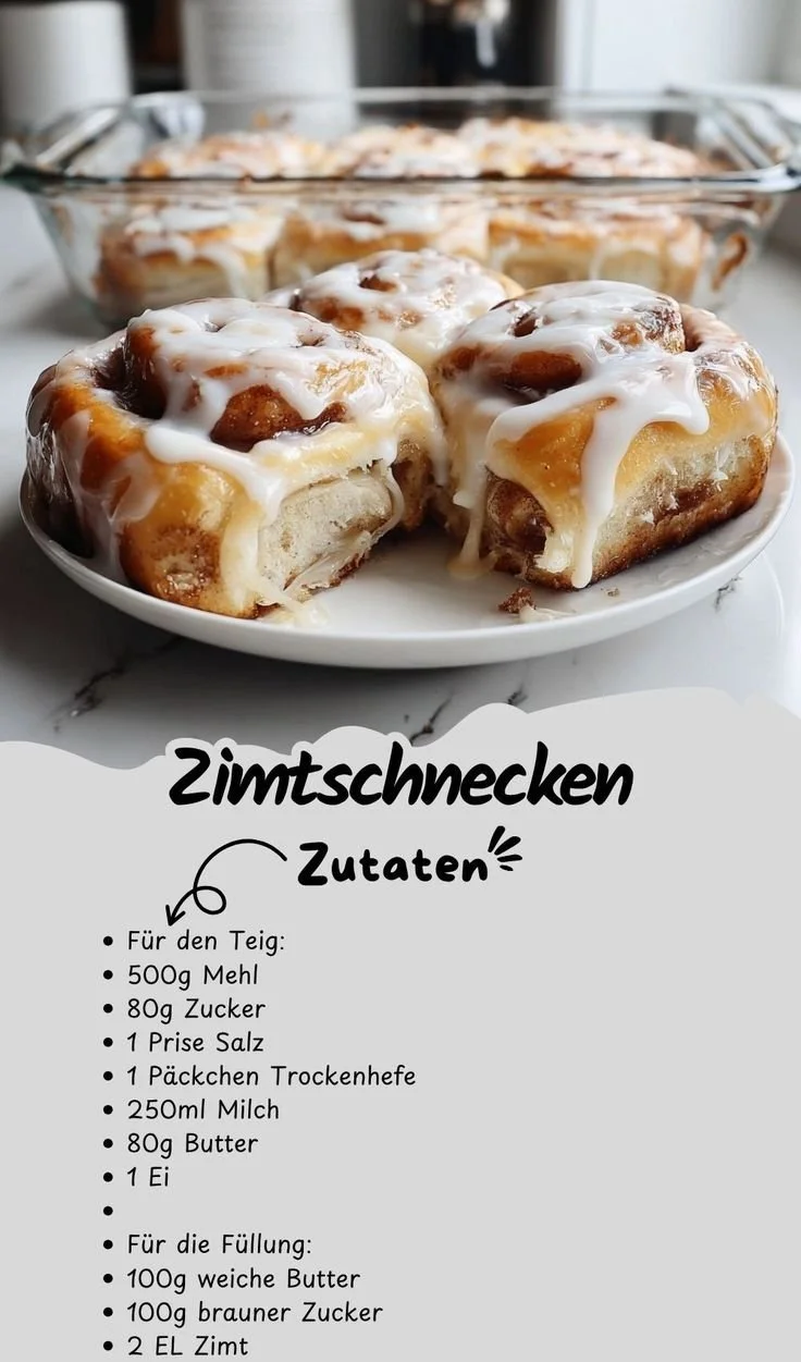 Frisch gebackene Zimtschnecken mit Zimt und Zucker